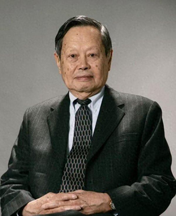 博星优配 杨振宁逝世万人送别，翁帆悼文看哭全网：103岁科学巨匠最后浪漫